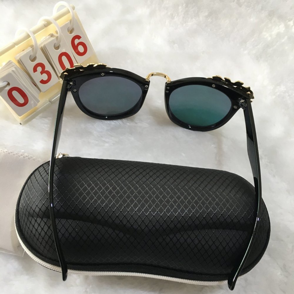 Black Frame Pink Cat Eyes Lens Sunglasses - Picture 3 of 4